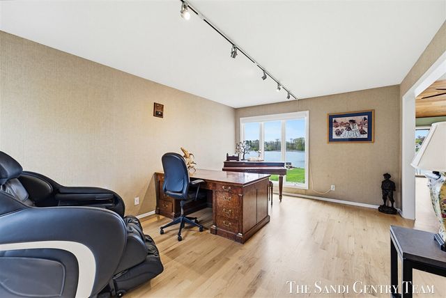 15780 N Prospect Point Drive, Spring Lake, MI 49456