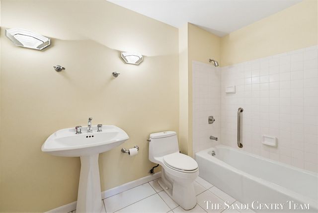 15780 N Prospect Point Drive, Spring Lake, MI 49456