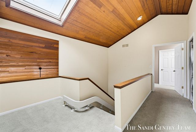 15780 N Prospect Point Drive, Spring Lake, MI 49456