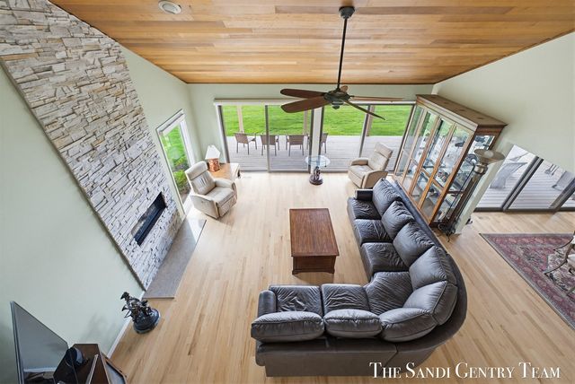 15780 N Prospect Point Drive, Spring Lake, MI 49456