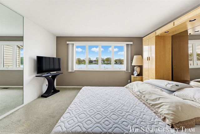 15780 N Prospect Point Drive, Spring Lake, MI 49456