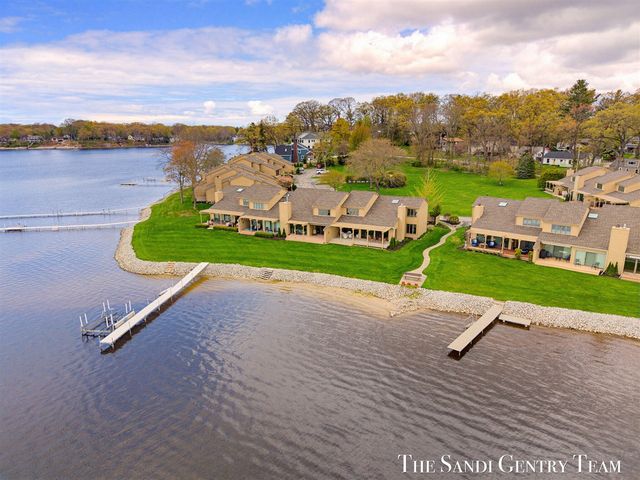 15780 N Prospect Point Drive, Spring Lake, MI 49456