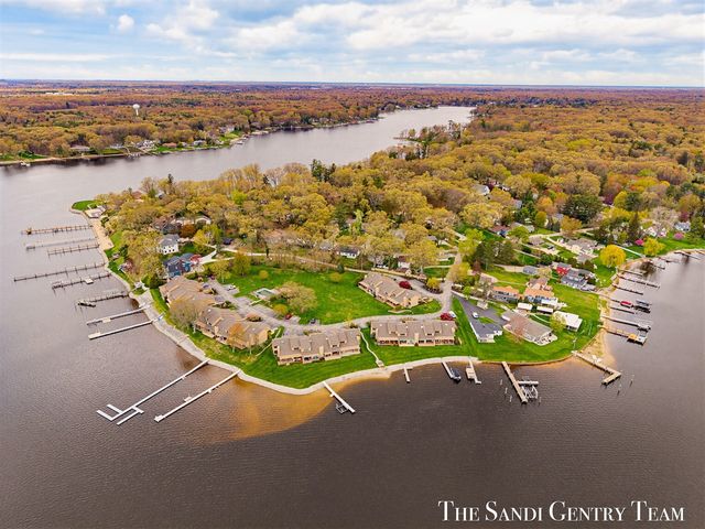 15780 N Prospect Point Drive, Spring Lake, MI 49456