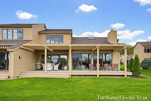 15780 N Prospect Point Drive, Spring Lake, MI 49456