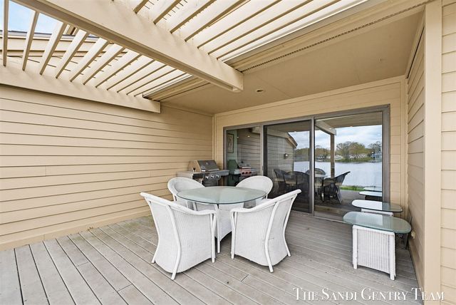 15780 N Prospect Point Drive, Spring Lake, MI 49456