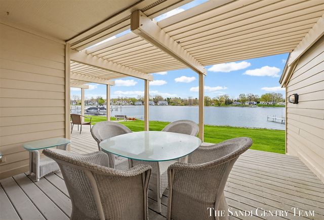 15780 N Prospect Point Drive, Spring Lake, MI 49456