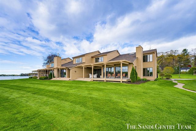 15780 N Prospect Point Drive, Spring Lake, MI 49456