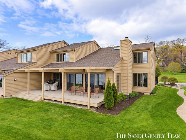 15780 N Prospect Point Drive, Spring Lake, MI 49456