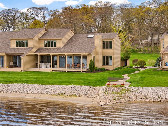 15780 N Prospect Point Drive, Spring Lake, MI 49456