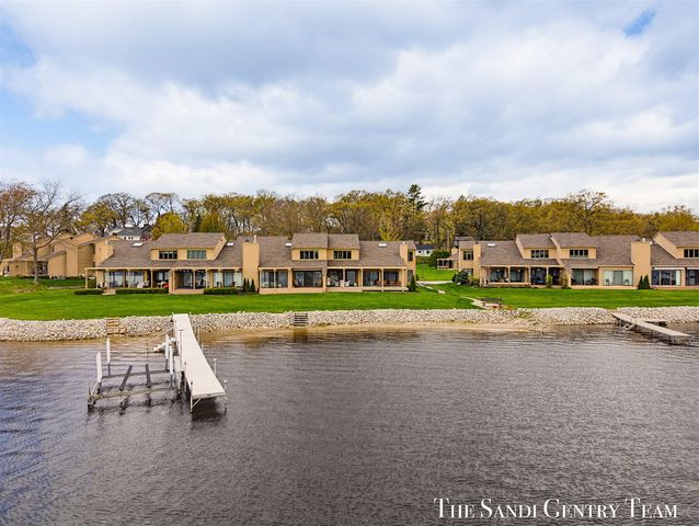 15780 N Prospect Point Drive, Spring Lake, MI 49456