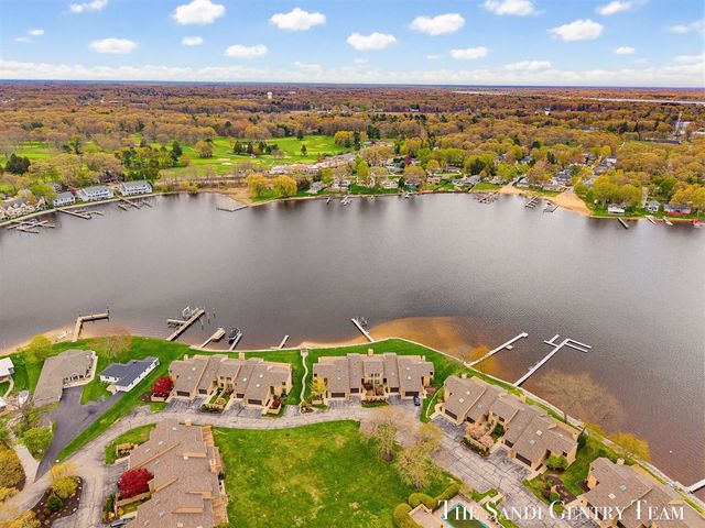 15780 N Prospect Point Drive, Spring Lake, MI 49456