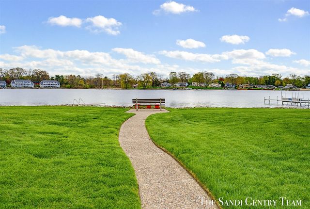 15780 N Prospect Point Drive, Spring Lake, MI 49456