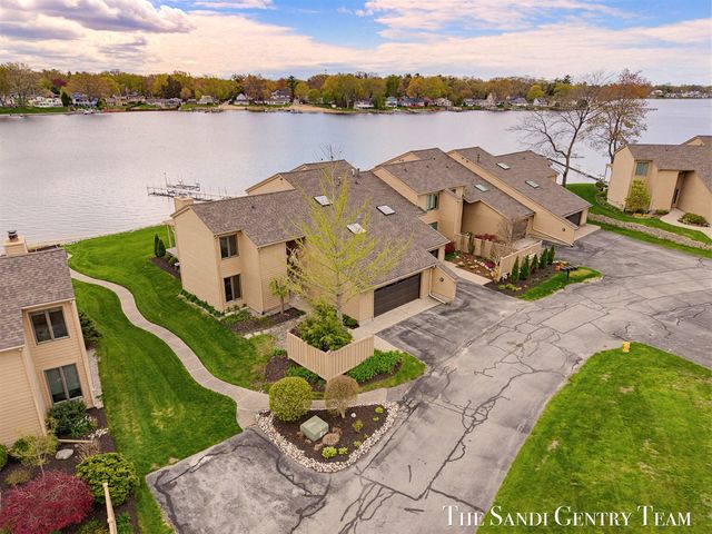 15780 N Prospect Point Drive, Spring Lake, MI 49456