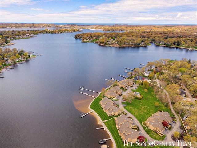 15780 N Prospect Point Drive, Spring Lake, MI 49456