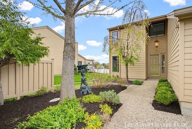 15780 N Prospect Point Drive, Spring Lake, MI 49456
