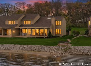 15780 N Prospect Point Drive, Spring Lake, MI 49456