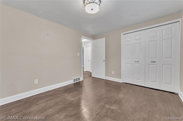 6797 Chirrewa Street, Westland, MI 48185