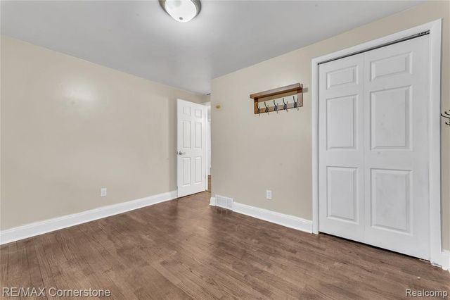 6797 Chirrewa Street, Westland, MI 48185