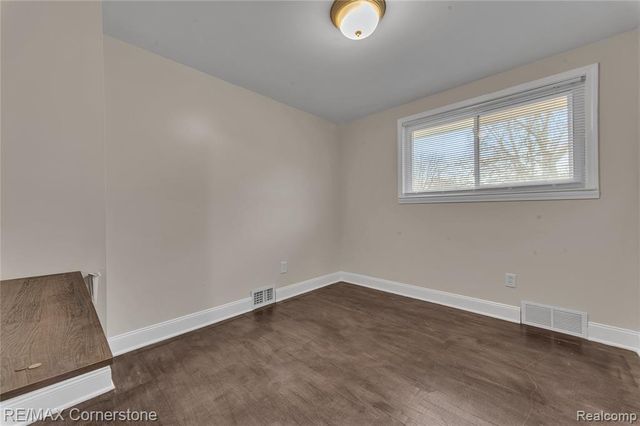 6797 Chirrewa Street, Westland, MI 48185