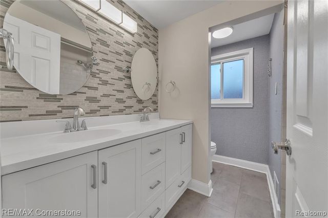 6797 Chirrewa Street, Westland, MI 48185