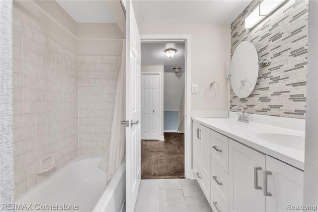 6797 Chirrewa Street, Westland, MI 48185