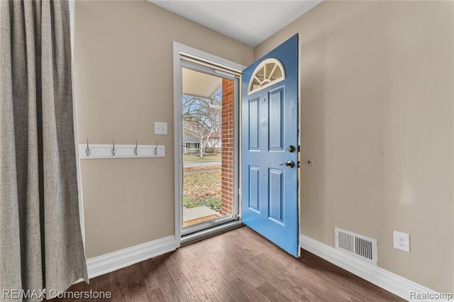 6797 Chirrewa Street, Westland, MI 48185