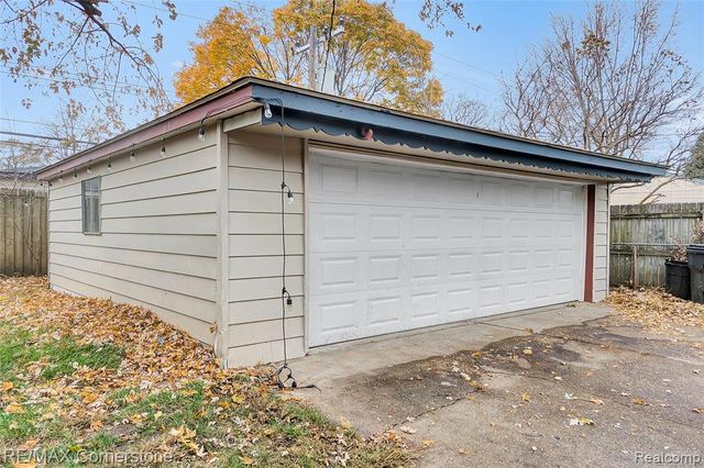 6797 Chirrewa Street, Westland, MI 48185