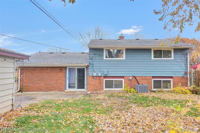 6797 Chirrewa Street, Westland, MI 48185