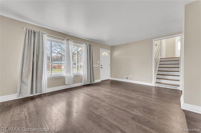 6797 Chirrewa Street, Westland, MI 48185