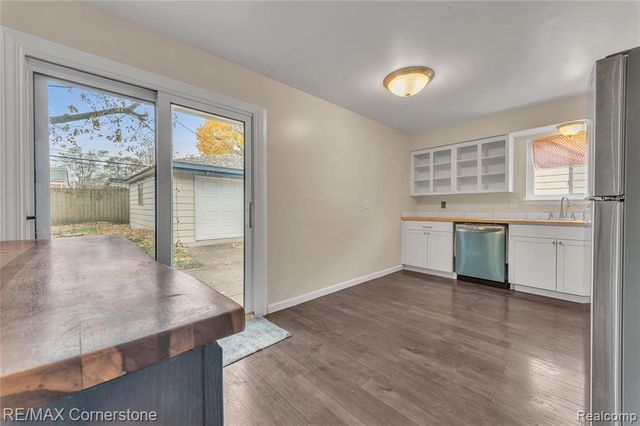 6797 Chirrewa Street, Westland, MI 48185