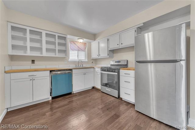 6797 Chirrewa Street, Westland, MI 48185