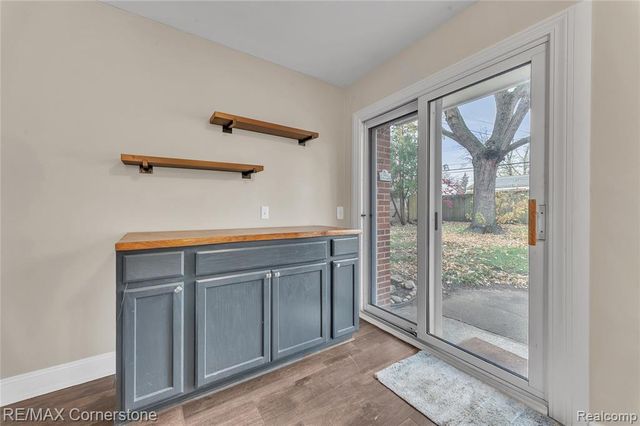 6797 Chirrewa Street, Westland, MI 48185