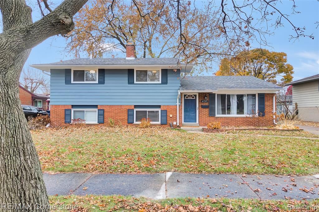 6797 Chirrewa Street, Westland, MI 48185