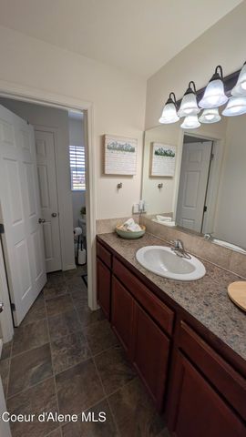 1627 E Zoey LN, Post Falls, ID 83854