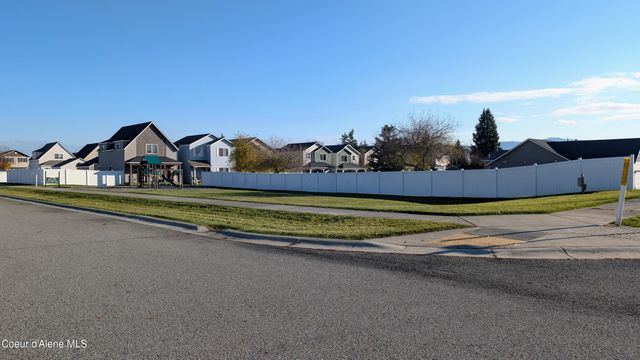 1627 E Zoey LN, Post Falls, ID 83854