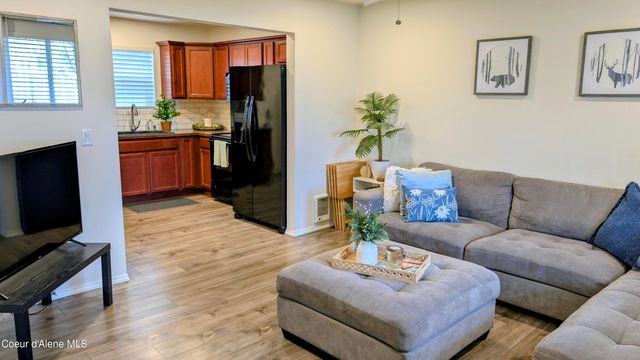 1627 E Zoey LN, Post Falls, ID 83854