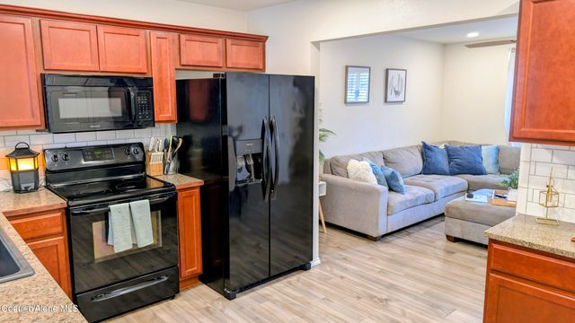 1627 E Zoey LN, Post Falls, ID 83854