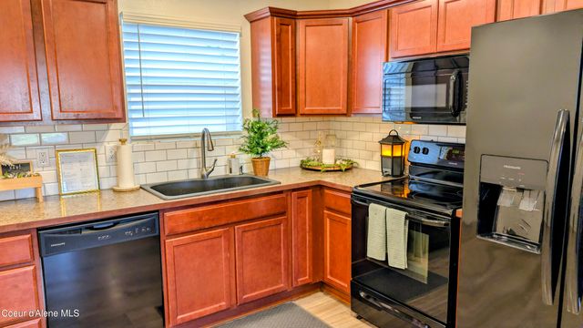 1627 E Zoey LN, Post Falls, ID 83854
