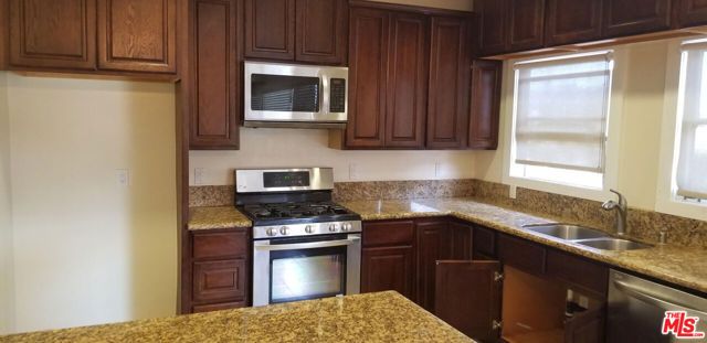 1250 5th Avenue, Los Angeles, CA 90019