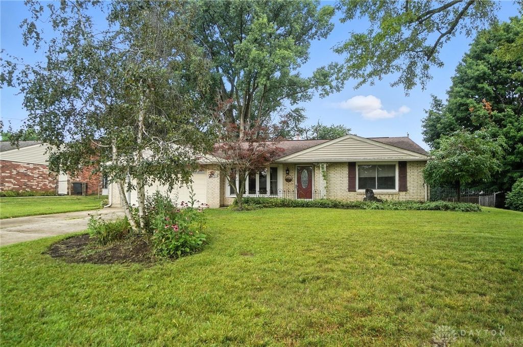 2151 Plantation Trail, Bellbrook, OH 45305
