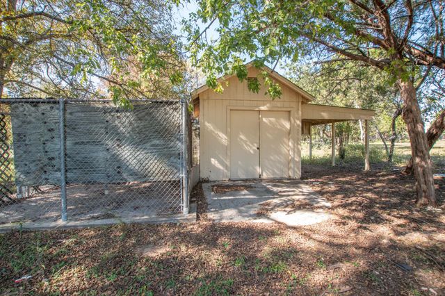 1307 Nix RD, Lampasas, TX 76550