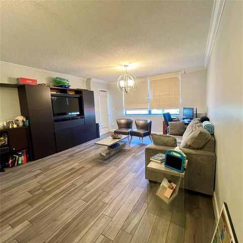 3900 N Hills Drive 208, Hollywood, FL 33021