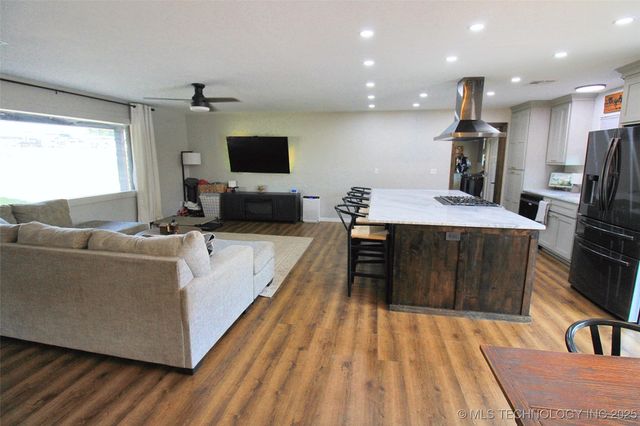 17004 W 732 Road, Tahlequah, OK 74464