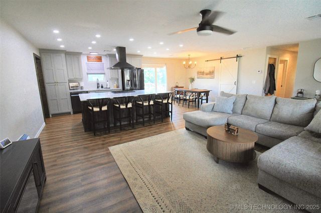 17004 W 732 Road, Tahlequah, OK 74464