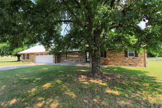 17004 W 732 Road, Tahlequah, OK 74464