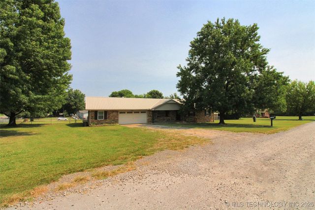 17004 W 732 Road, Tahlequah, OK 74464