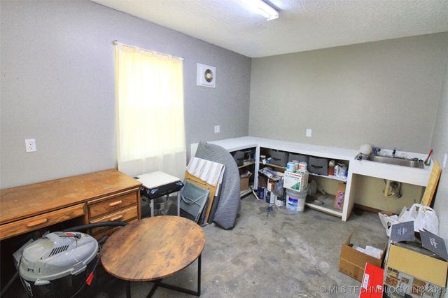 17004 W 732 Road, Tahlequah, OK 74464
