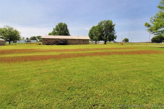 17004 W 732 Road, Tahlequah, OK 74464