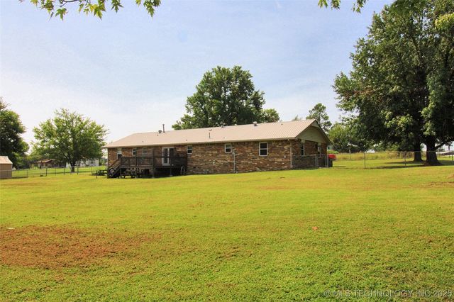 17004 W 732 Road, Tahlequah, OK 74464