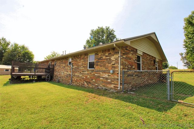 17004 W 732 Road, Tahlequah, OK 74464